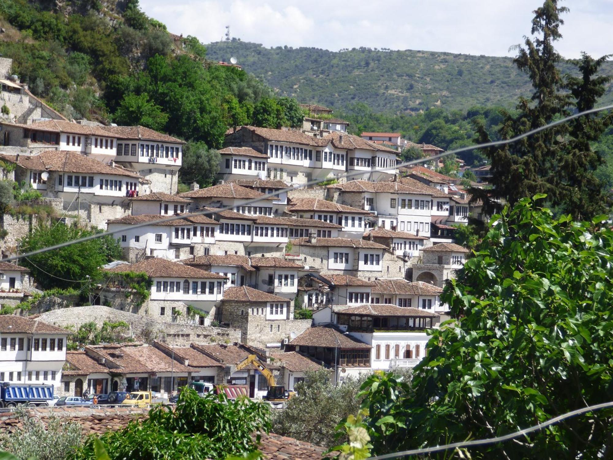 Guesthouse & Hostel Lorenc Berat Eksteriør bilde