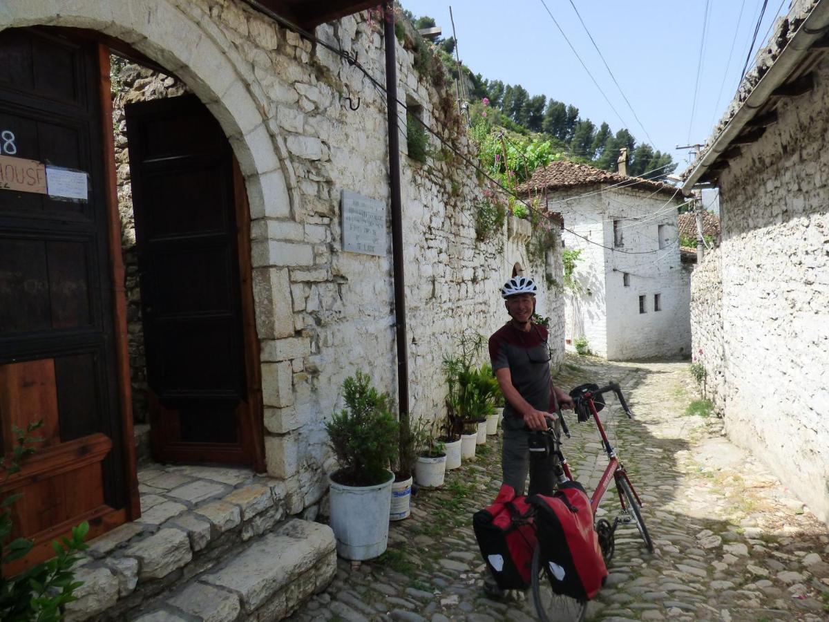 Guesthouse & Hostel Lorenc Berat Eksteriør bilde